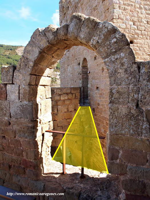 ACCESO A LA TORRE DEL HOMENAJE DESDE LA PUERTA DE LA TORRE DE LA REINA